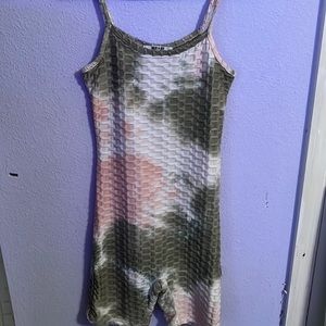 One piece short set. Romper